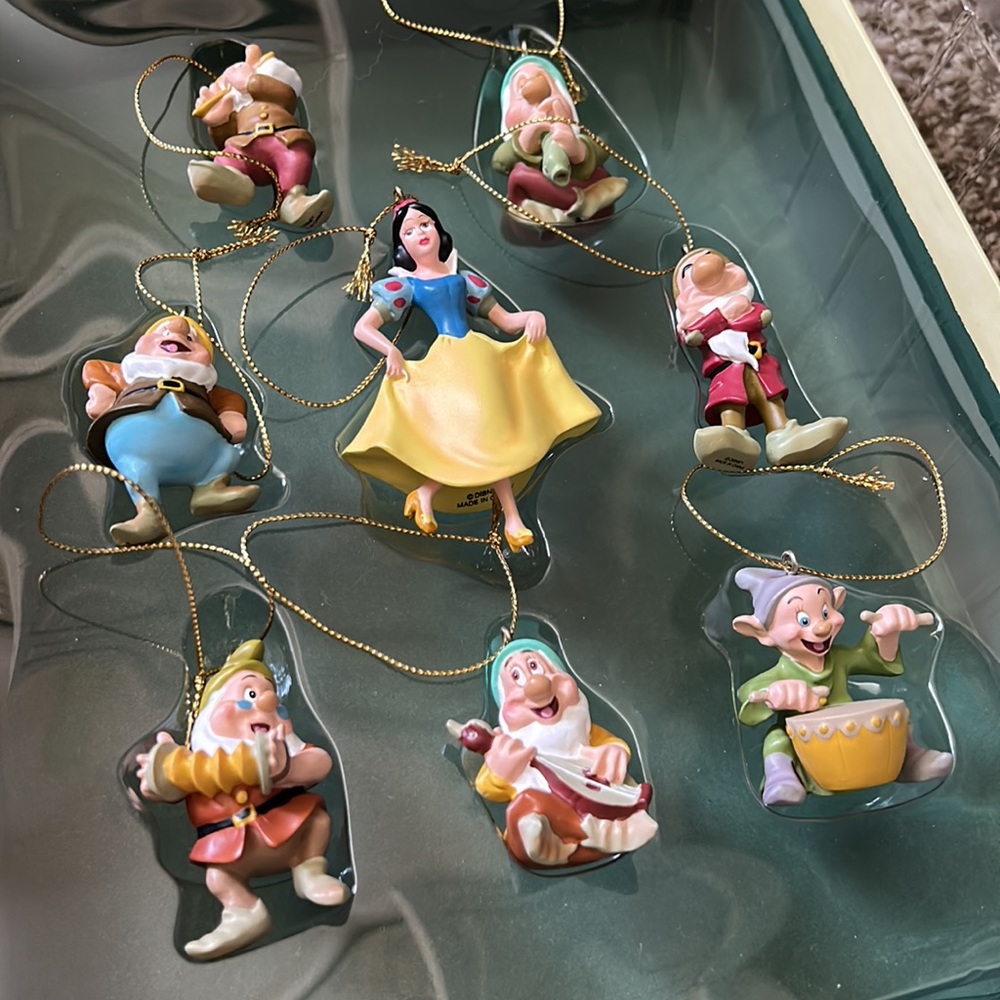 DISNEY Snow White & The Seven Dwarfs Storybook Christmas Ornament Set